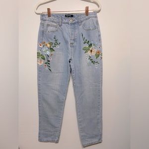 VG Edition floral embroidered light wash denim jeans size 8